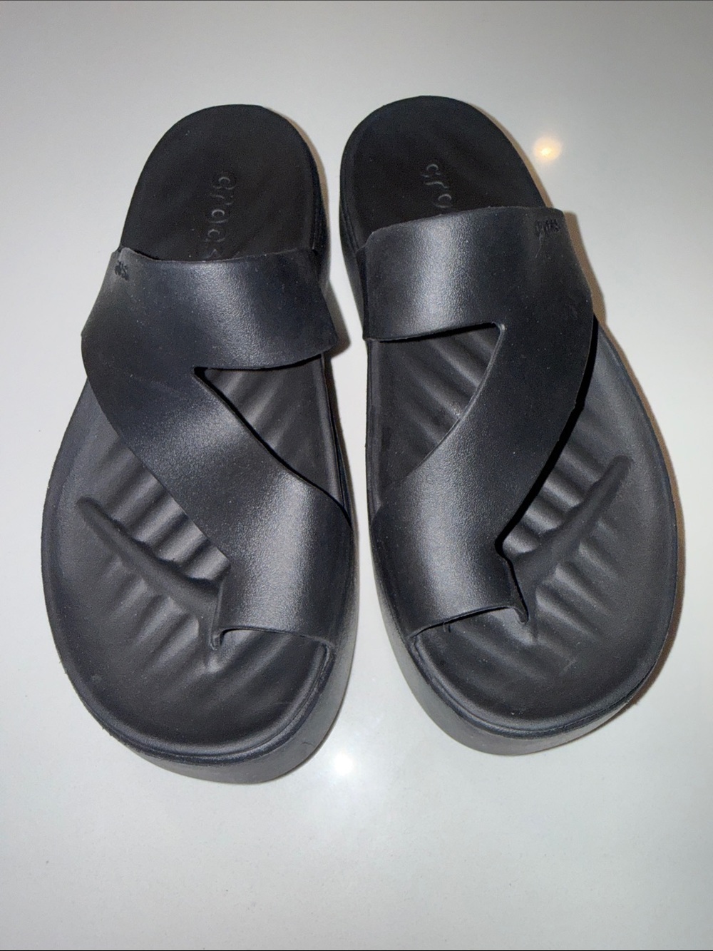 Crocs Women's Getaway Platform Toe Loop Sandals in black | Size 6